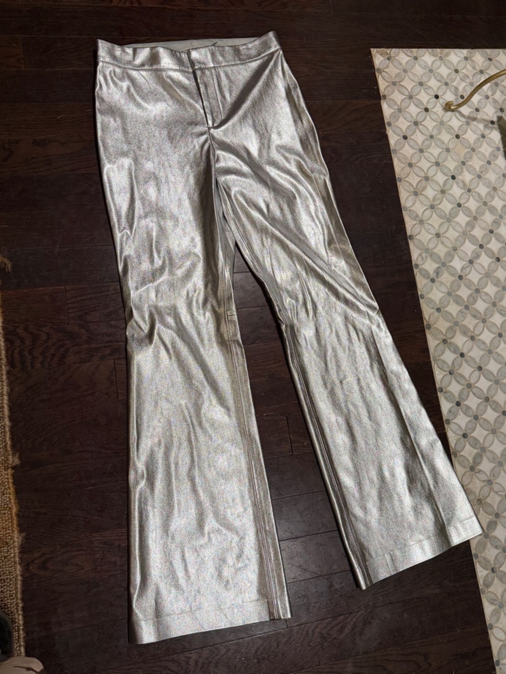 Alice + Olivia: Silver Metallic Vegan Leather Pants - Picture 5 of 10